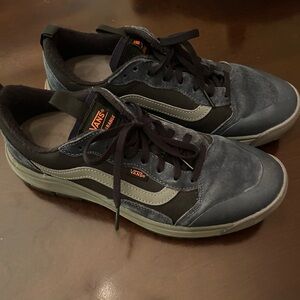 Vans Ultra Range size 10 in near new condition.